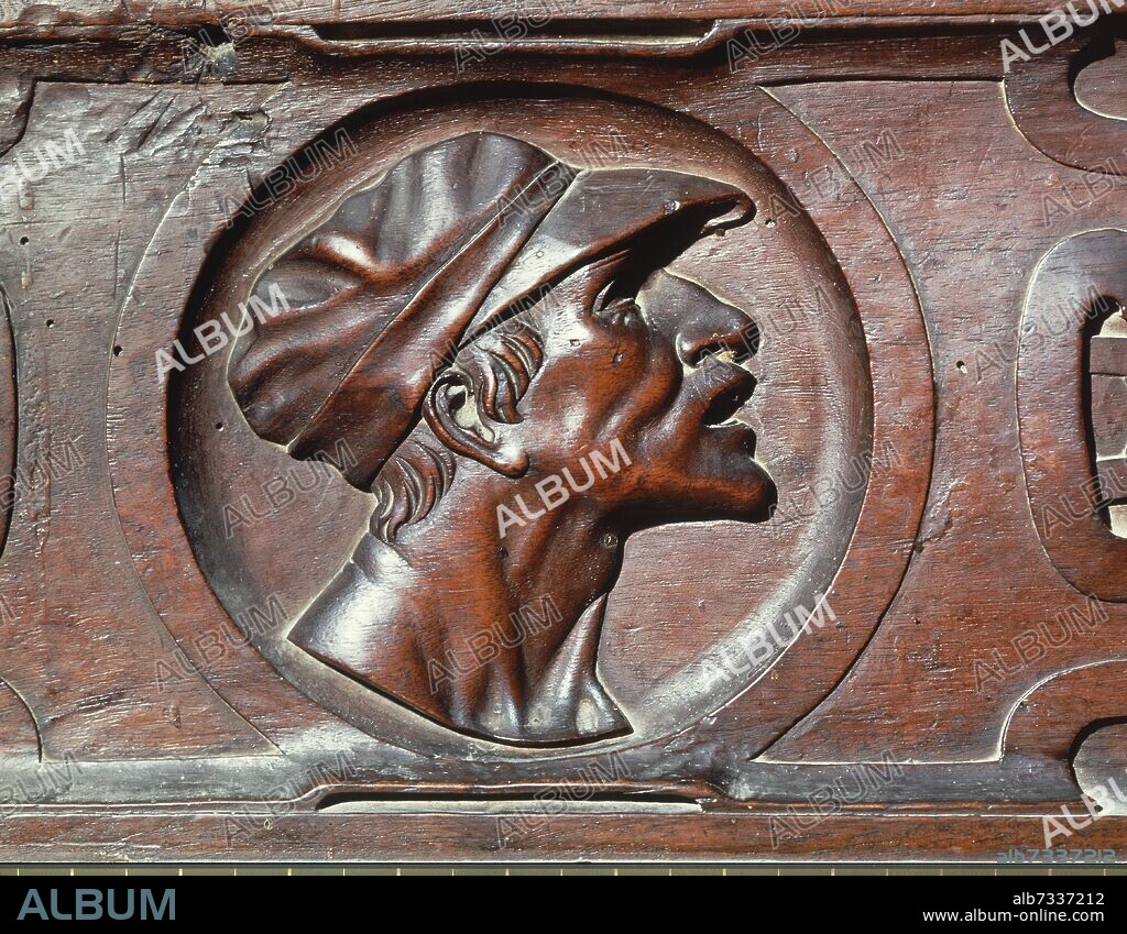 JUAN DE OREA. DETALLE DE UN MEDALLON CON LA CABEZA DE UN OBRERO EN LA SILLERIA DEL CORO DE LA CATEDRAL DE ALMERIA - SIGLO XVI.