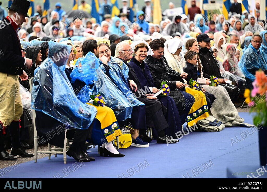 STOCKHOLM, SWEDEN 20250606. Christopher O'Neill, Princess Madeleine, Prince Carl Philip, Helena Norlén, King Carl Gustaf, Queen Silvia, Speaker Andreas Norlén, Crown Princess Victoria, Prince Oscar, Princess Estelle and Prince Daniel celebrate National Day at Skansen with a National Day concert at the Solliden stage. Photo: Magnus Lejhall / TT / Code 10658.
