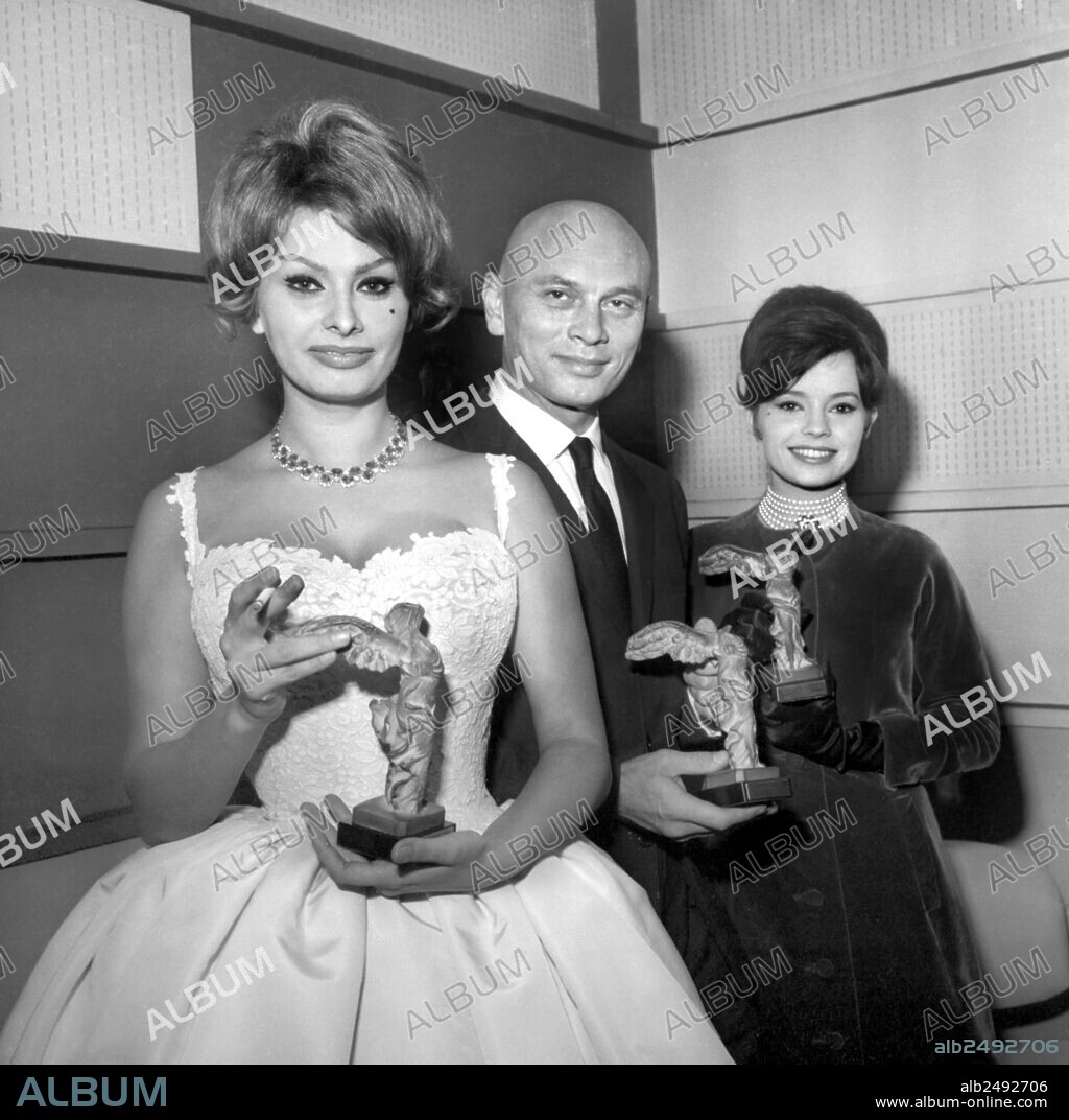 On december 20, 1959 in Paris, prize giving ceremony ("Victoires du cinema") : Sophia Loren, Yul Brynner and Pascale Petit.