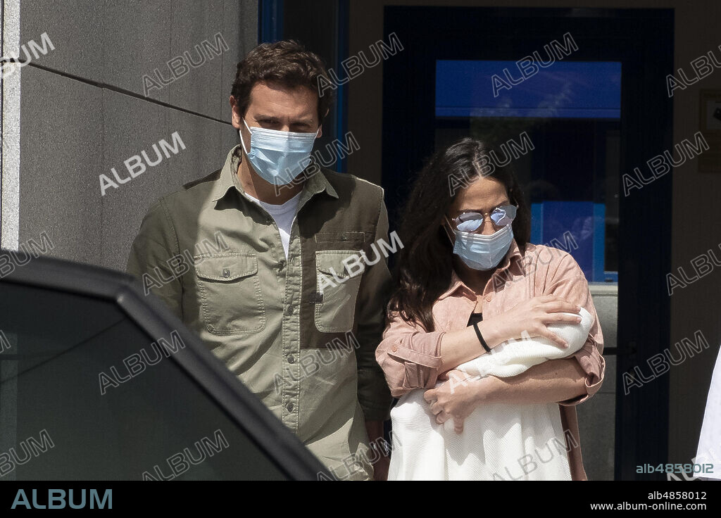 June 8, 2020, Madrid, Spain: Singer MALU and husband Albert Rivera on their way out of the HM Puerta del Sur hospital in Mostoles, where Lucia was the couple's first daughter, in Madrid. (Credit Image: © Oscar Gonzalez/NurPhoto via ZUMA Press).