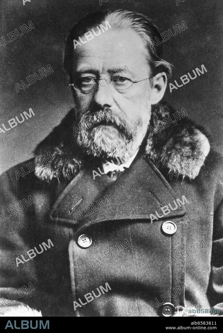 TJECKOSLOVAKIEN OKÄNT FOTODATUM.. Orig. bildtext... Bedrich Smeta(...) Anm. B Smetana, 1824-1884, tjeckisk tonsättare, under några år bosatt i Sverige. Pälskragar Kappor Knappar Skägg Mustascher Tärd CD671 persons: BEDRICH SMETANA sites: TJECKOSLOVAKIEN.