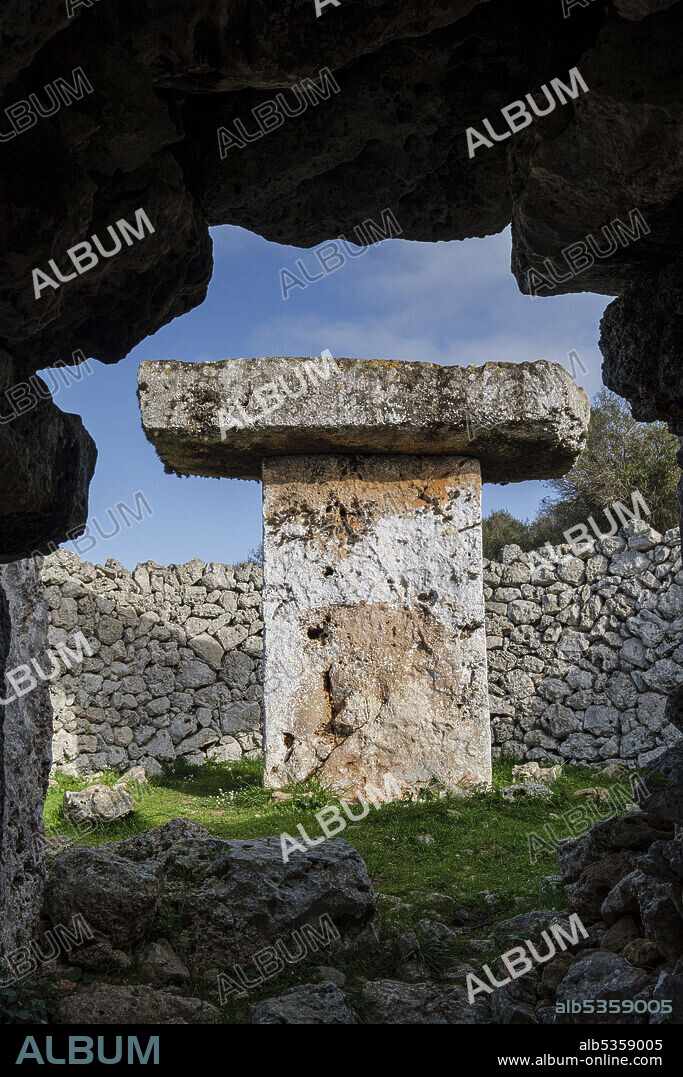 Torrellisar Vell Taula, Alaior, Menorca, Balearic Islands, Spain.