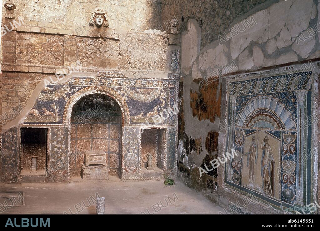 *CASA DEL MOSAICO- SALON CON MOSAICO DE NEPTUNO Y ANFITRITE-SEPULTADA EN 97 D.C.
