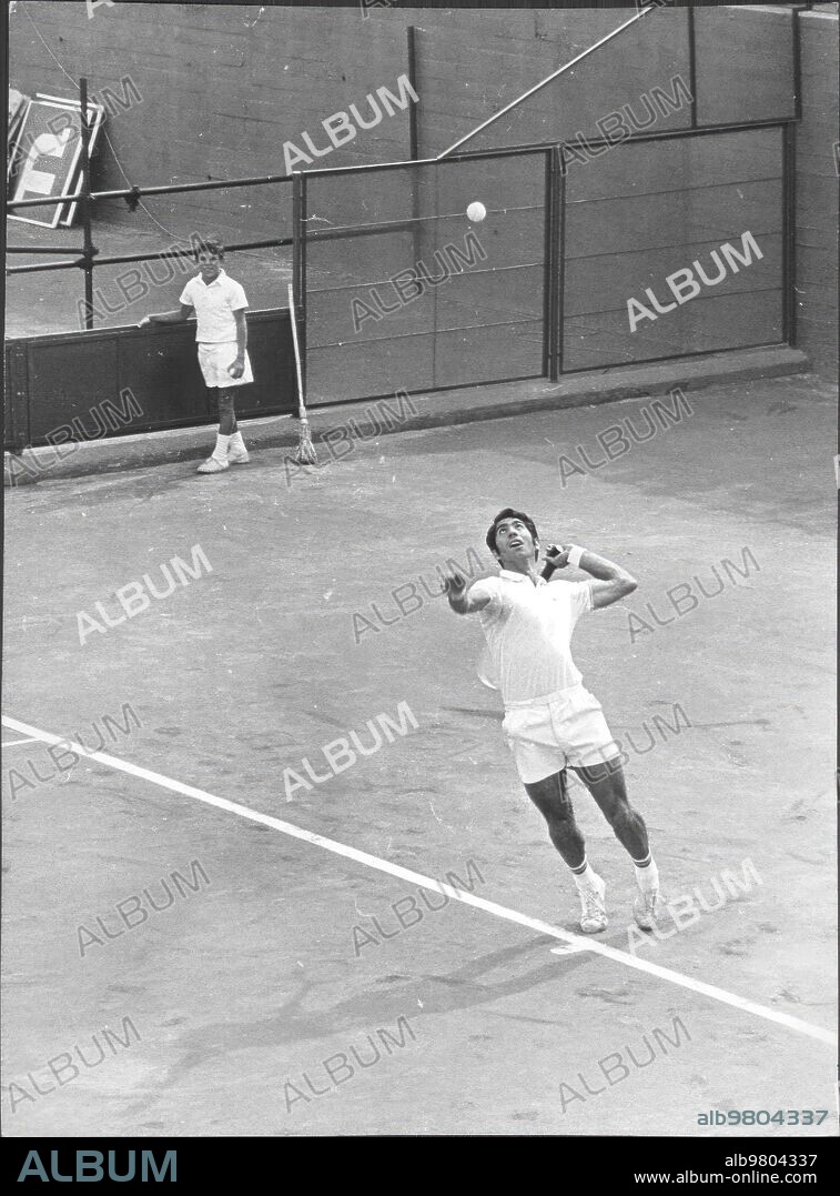 October 10, 1970. Manolo Orantes during the final of the Spanish tennis championship.