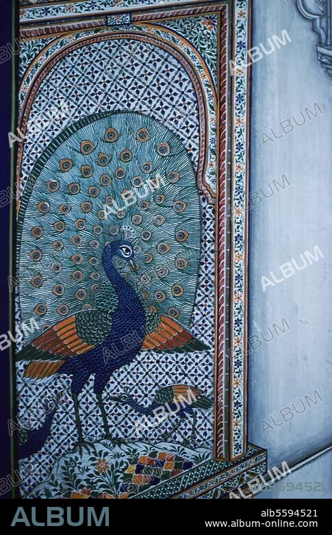 Indische Miniatur, Schule von Mewar, Rajasthan, 19. Jahrhundert. /-Empfang mit Europäern im Pfauenhof des Stadtpalastes von Udaipur; Ausschnitt: Pfauenmosaik an der Wand des Pfauenhofes.-/ Gouache auf Papier.