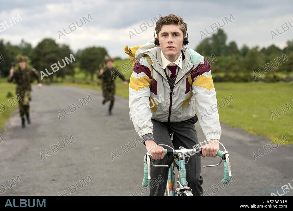 FIONN O'SHEA in DATING AMBER, 2020, unter der Regie von DAVID FREYNE. Copyright SCREEN IRELAND.