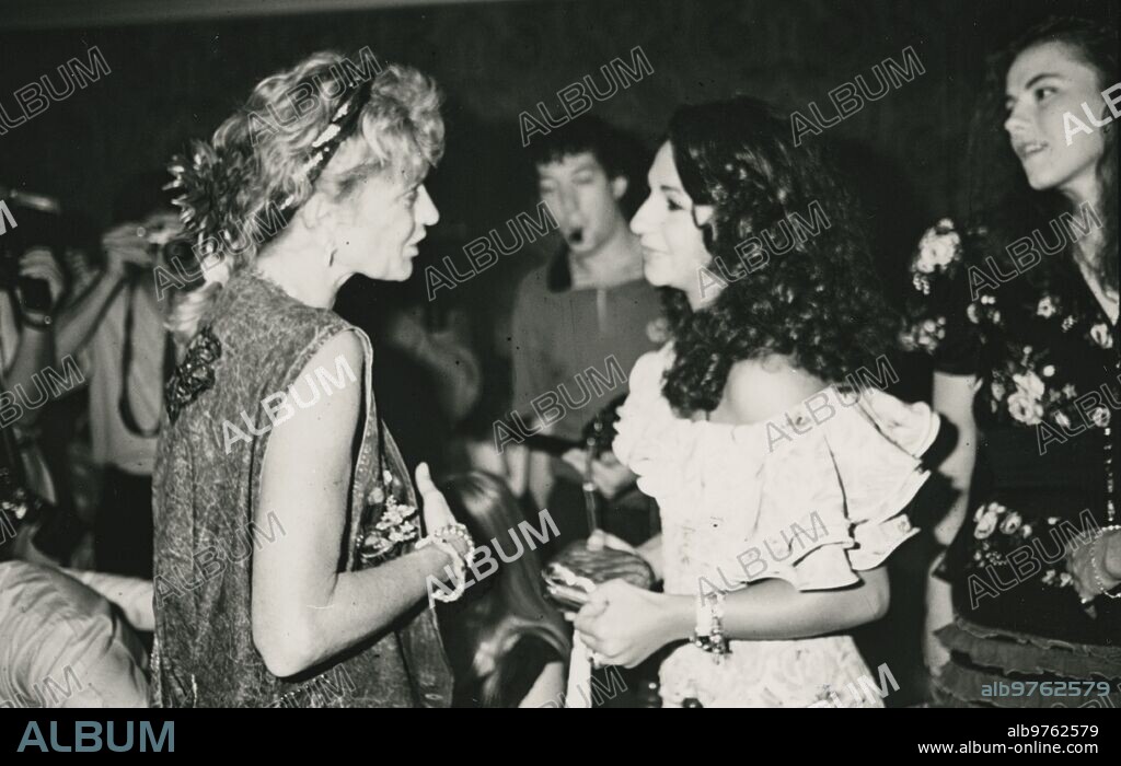 Marbella, July 1988. The Duchess of Seville and Lolita in animated conversation during the opening party of "La Caseta" in Marbella.