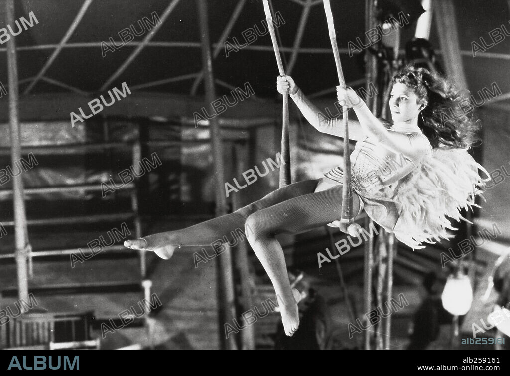 SOLVEIG DOMMARTIN dans DER HIMMEL UBER BERLIN, 1987, réalisé par WIM WENDERS. Copyright WESTDEUTSCHER RUNDFUNK.