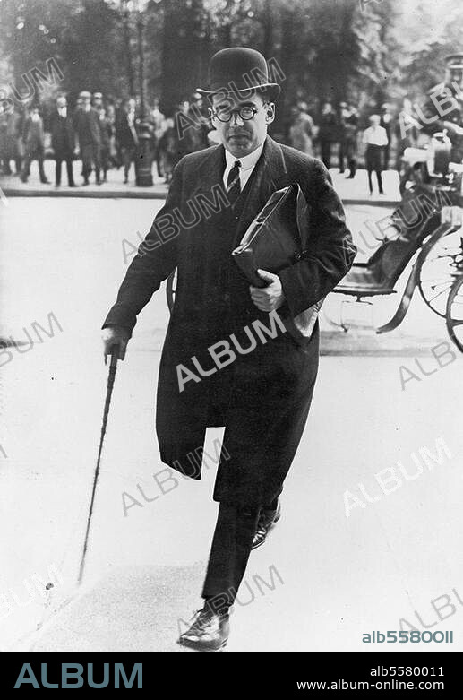 Prince of Bismarck, Otto politician (DNVP, later CDU), member of the Reichstag; 1897 - 1975. Prince of Bismarck on his way to his first Reichstag session. Photo, 1924 (Georg Pahl).
