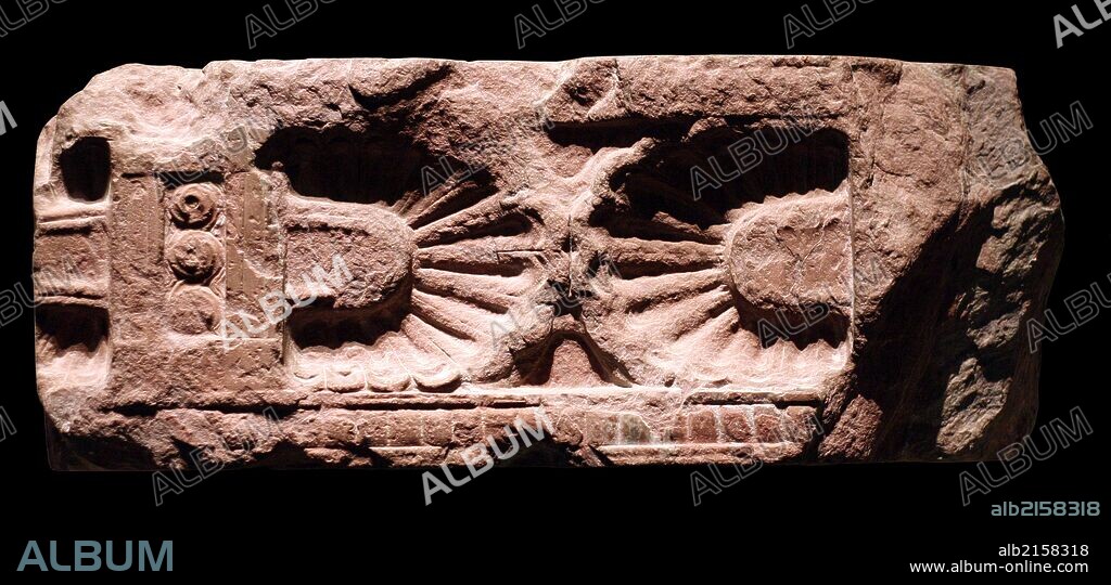 Architectural features from the 'Treasury of Atreus' (circa 1350-1259 BC). Taken from the Tomb of Agamemnon in Mycenae, Greece. Green Limestone and Red Marble. (Photo by: Universal History Archive/UIG via Getty Images).