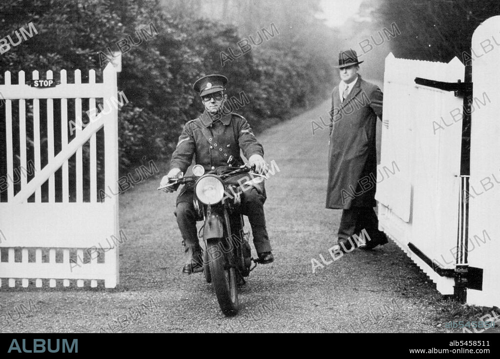 The Motor Cycle Dispatch Rider Leaving fort Belvedere with the Abdication act after the king Had Signed it this afternoon.
King Edward's last state Documents Dispatch Rider takes Abdication act back to London after the royal Assent.
Sunningdale, Berkshire, Eng, December 11- King Edward VIII Signed away his throne at Fort Belvedere, His Suburban home near here, this Afternoon. The Abdication Bill, which received its first reading in the house of Commons last Night, Passed Through Parliament at 1.52 P.M. today, and was taken by a motor-cycle Dispatch rider to fort belvedere for the "Royal Assent" - The King's Signature which made the bill a law. December 11, 1936. (Photo by Associated Press Photo).