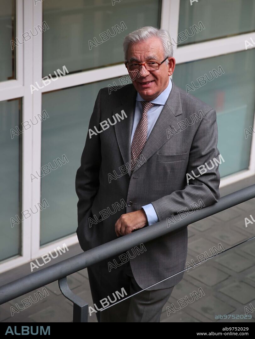 Madrid, 11/25/2015. Interview with the Health Minister of the Community of Madrid, Jesús Sánchez Martos. Photo: Rafa Albarrán ARCHDC.