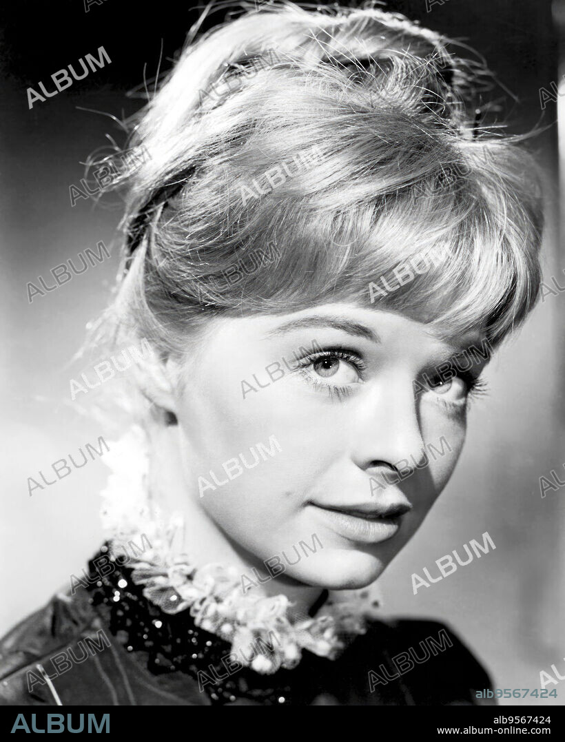 SUSANNAH YORK en FREUD, PASIÓN SECRETA, 1962 (FREUD), dirigida por JOHN HUSTON. Copyright UNIVERSAL PICTURES.
