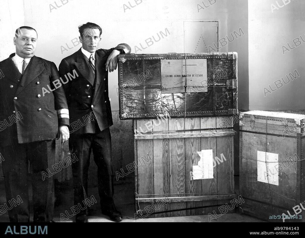 July 1933. The Luggage of Aviators Mariano Barberán and Joaquín necklace Sent from Cuba. -approximate date.
