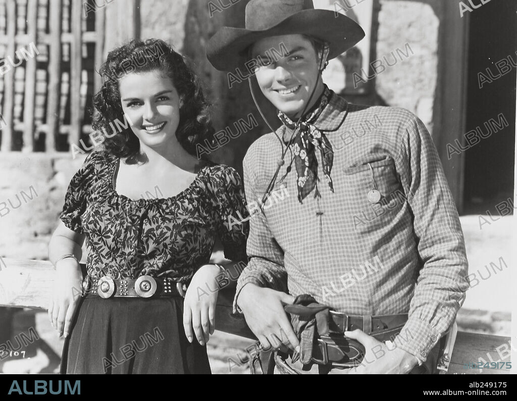 JACK BUETEL y JANE RUSSELL en EL FORAJIDO, 1943 (THE OUTLAW), dirigida por HOWARD HUGHES. Copyright RKO.