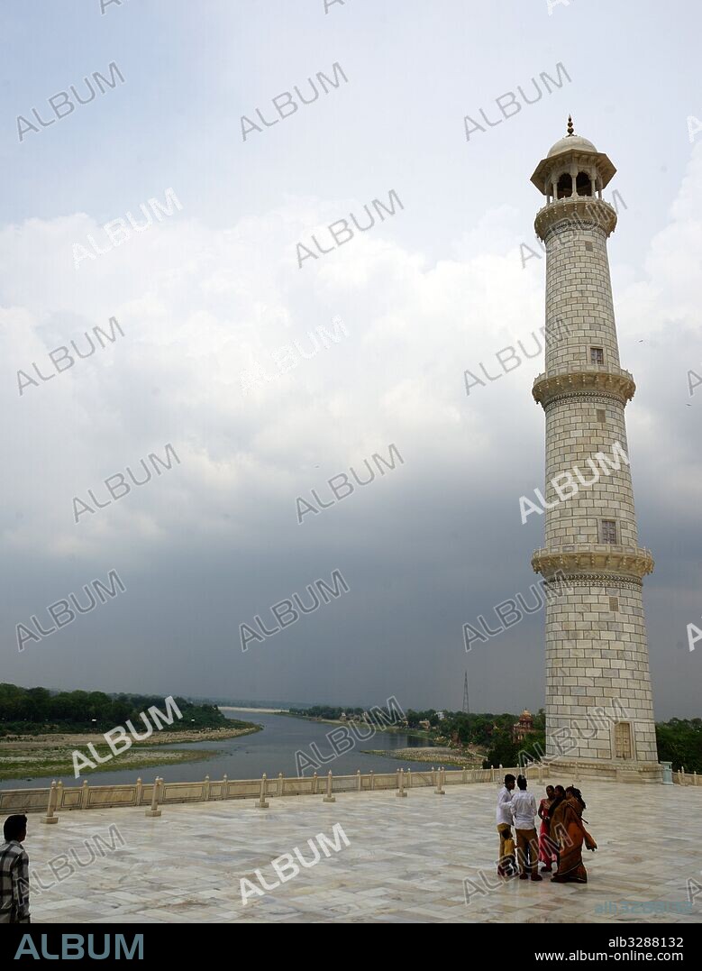 Views of the tributary Yamuna River, it is the longest and second largest tributary River of the Ganges in northern India. Dated 21st Century.