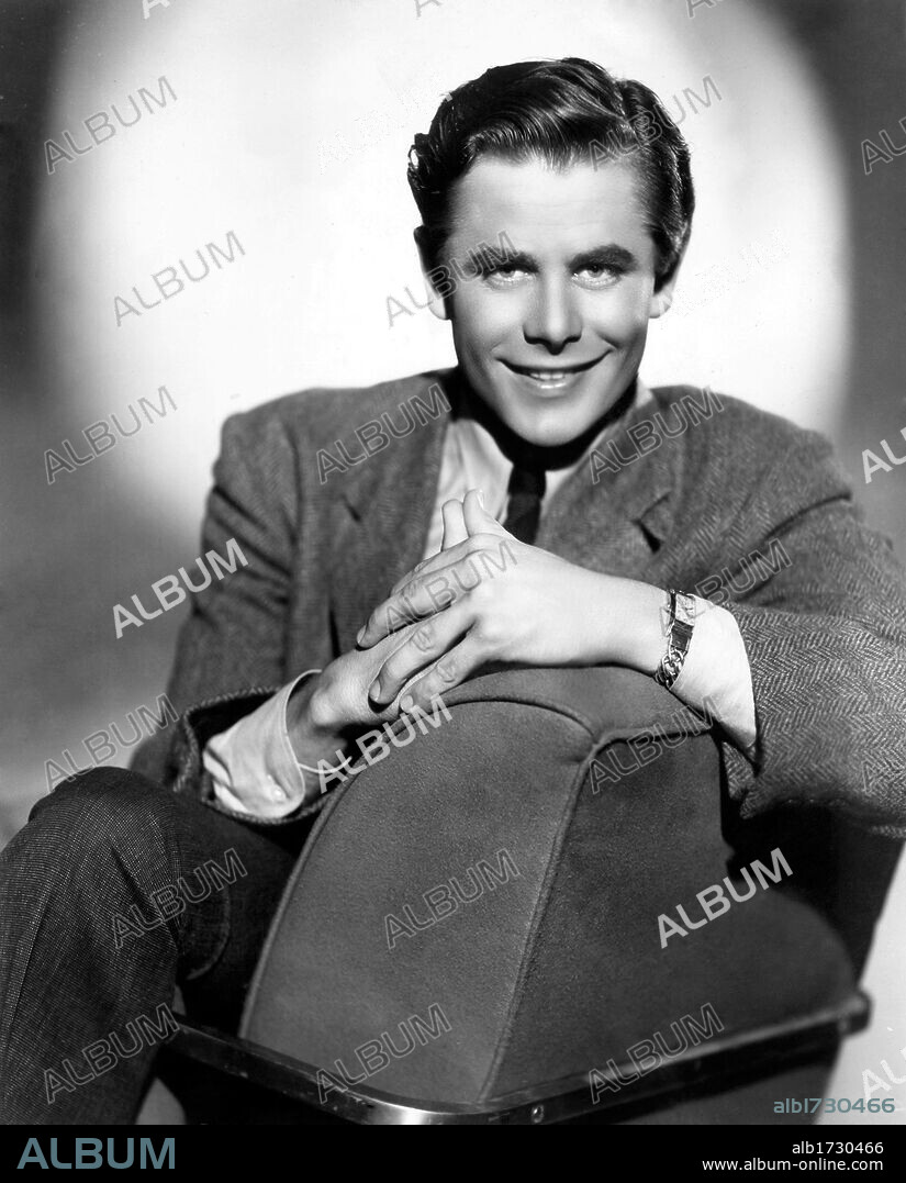 GLENN FORD.  1945