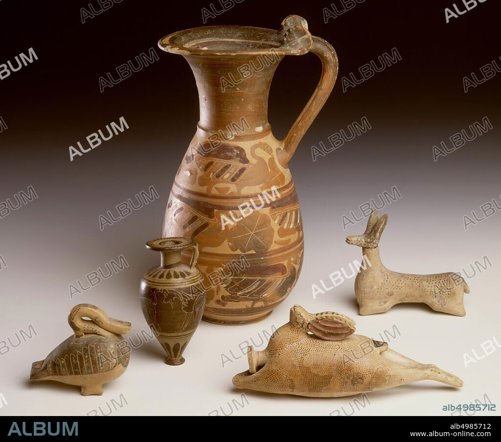 Late protocorinthian pointed or piriform aryballos. Decoration of row of lions, and tongues round shoulder and base., Vase, aryballos, pottery, blackfine, proto-Corinthian, late proto-Corinthian, 10.5 cm, late proto-Corinthian -650.