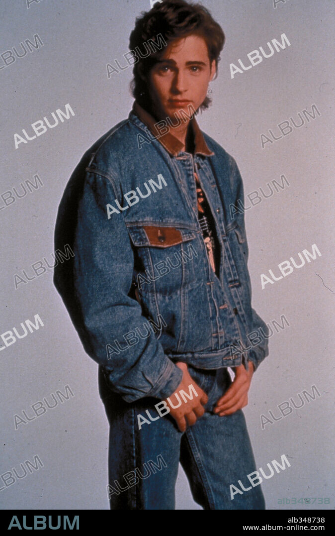 JASON PRIESTLEY en SENSACIÓN DE VIVIR, 1990 (BEVERLY HILLS,90210), dirigida por DANIEL ATTIAS, DAVID SEMEL, JASON PRIESTLEY y MICHAEL LANGE. Copyright FOX/BROADCASTING CO.