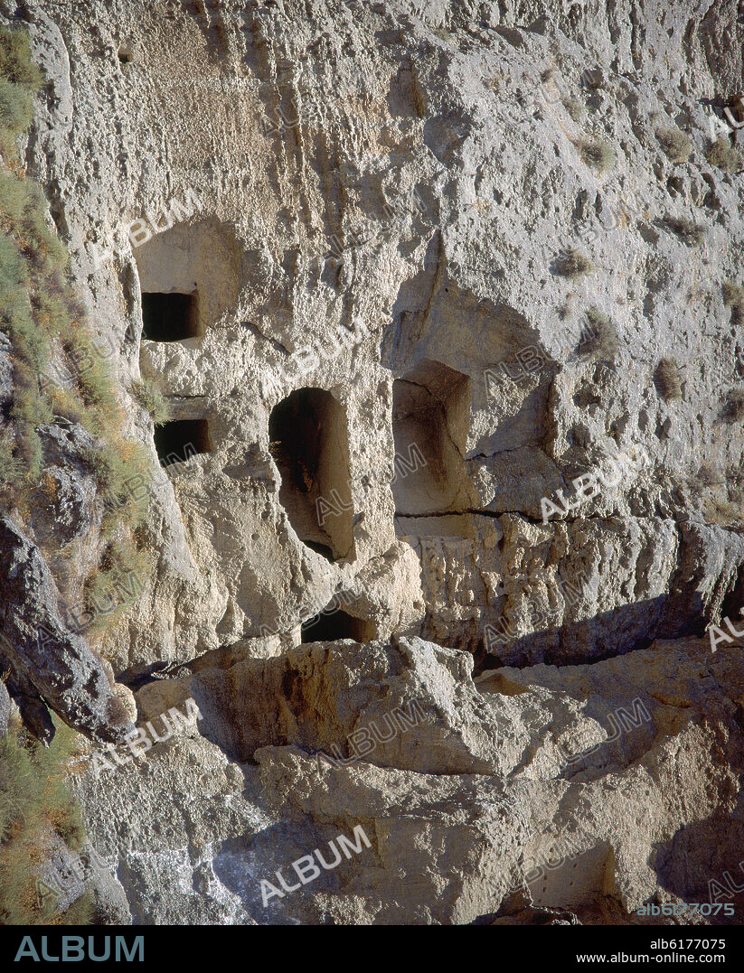 RISCO DE LAS CUEVAS SITUADO ENTRE PERALES DE TAJUÑA Y TIELMES.