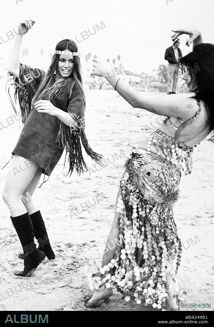 BARBARA HERSHEY and HELENA KALLIANIOTES in THE BABY MAKER, 1970, directed by JAMES BRIDGES. Copyright NATIONAL GENERAL PICTURES.