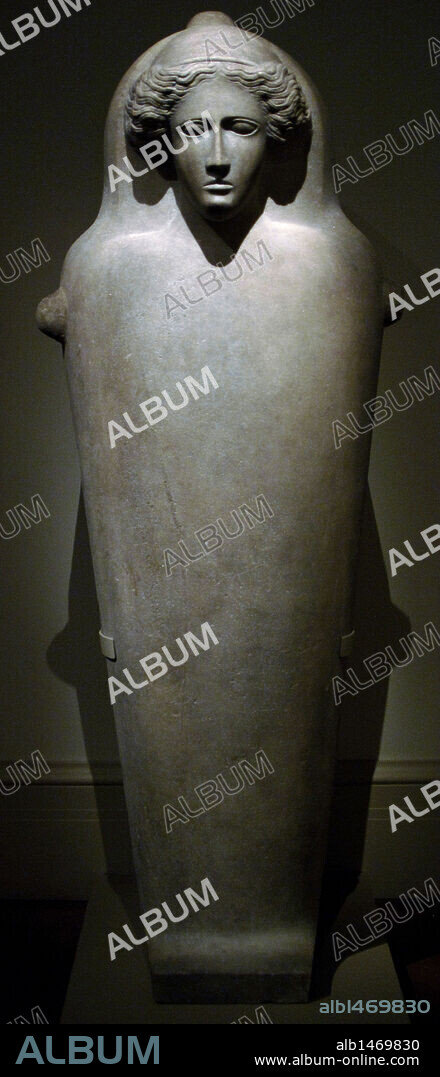 ARTE FENICIO. CHIPRE. SARCOFAGO ANTROPOIDE con cabeza de mujer, con influencias griegas. Fechado en el S. V aC. Procede de una tumba de Amathus (Chipre). Museo Metropolitano de Arte. Nueva York. Estados Unidos.