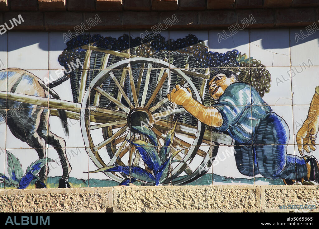 El Pinell de Brai; Celler / Cooperativa vinícola; azulejos con motivos vinícolas del pintor Xavier Nogués (estilo grotesco).