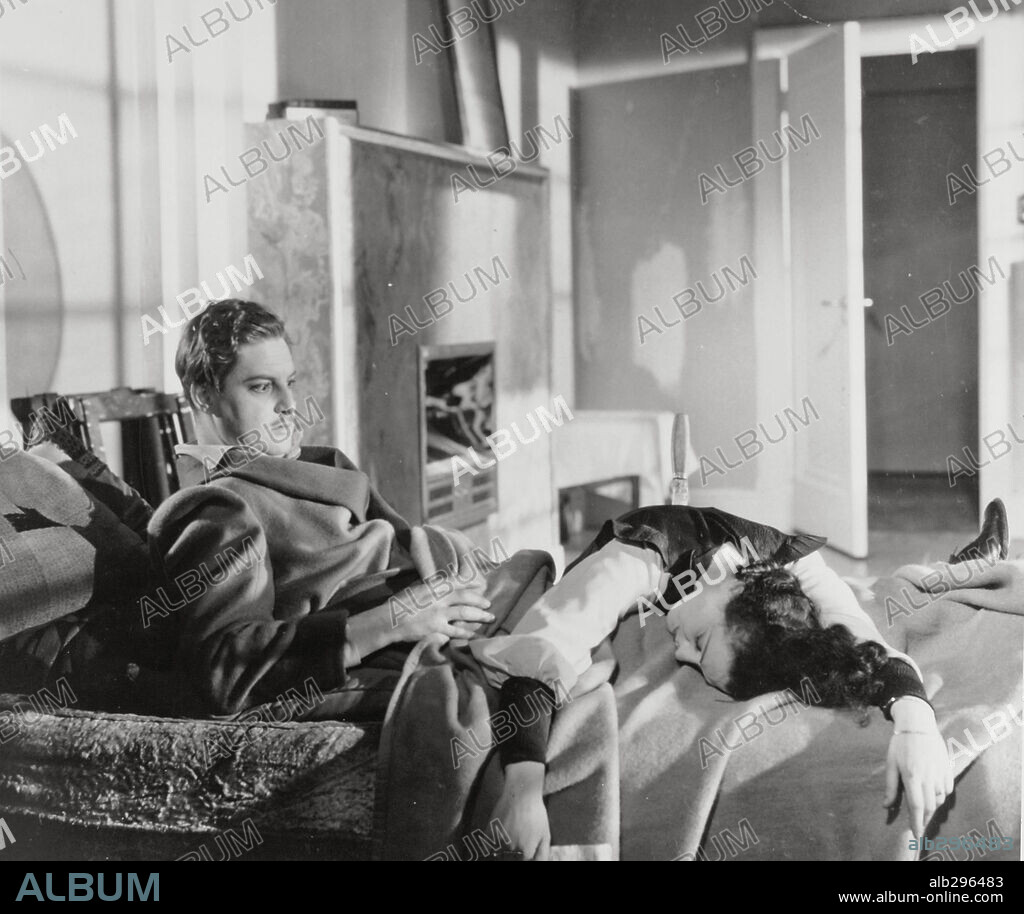 ROBERT DONAT en 39 ESCALONES, 1935 (THE 39 STEPS), dirigida por ALFRED HITCHCOCK. Copyright GAUMONT-BRITISH.