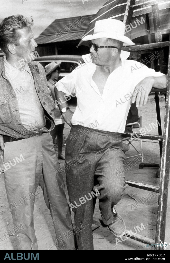 BILLY WILDER y KIRK DOUGLAS en EL GRAN CARNAVAL, 1951 (ACE IN THE HOLE), dirigida por BILLY WILDER. Copyright PARAMOUNT PICTURES.