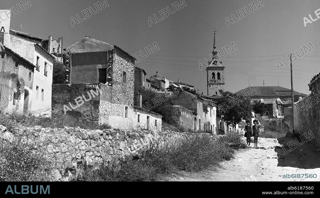 CALLE DE COLMENAR DE OREJA - FOTOGRAFIA EN BLANCO Y NEGRO - AÑOS 60.