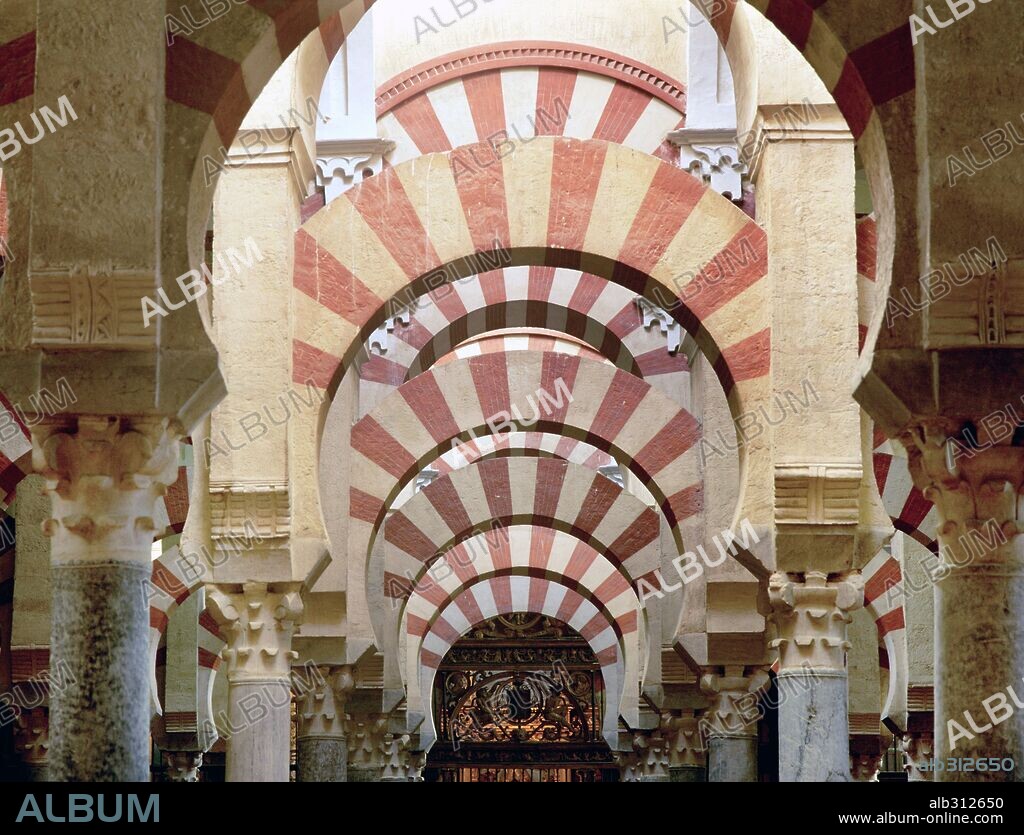 Vista de los Arcos de la Mezquita de Córdoba. España.