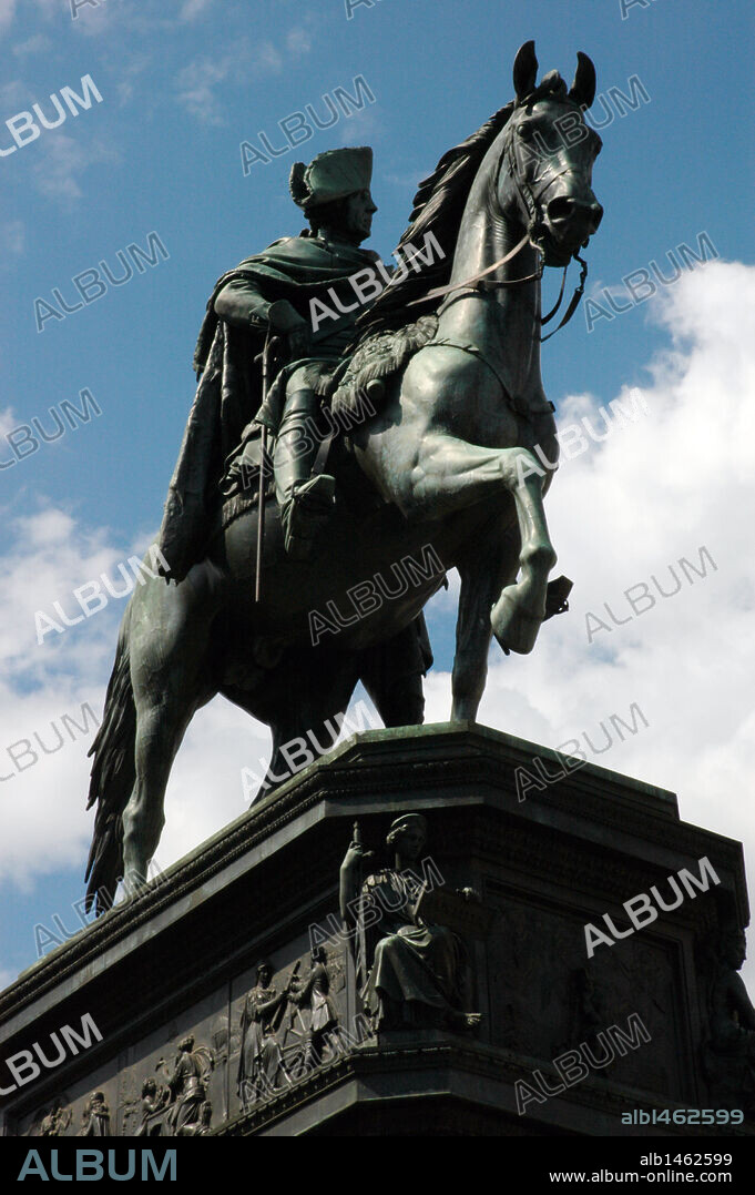 Federico II el Grande (1712-1786). Rey de Prusia (1740-1786). Monumento ecuestre a Federico II, realizado en 1839 por Christian Daniel Rauch (1777-1857). Berlín. Alemania.