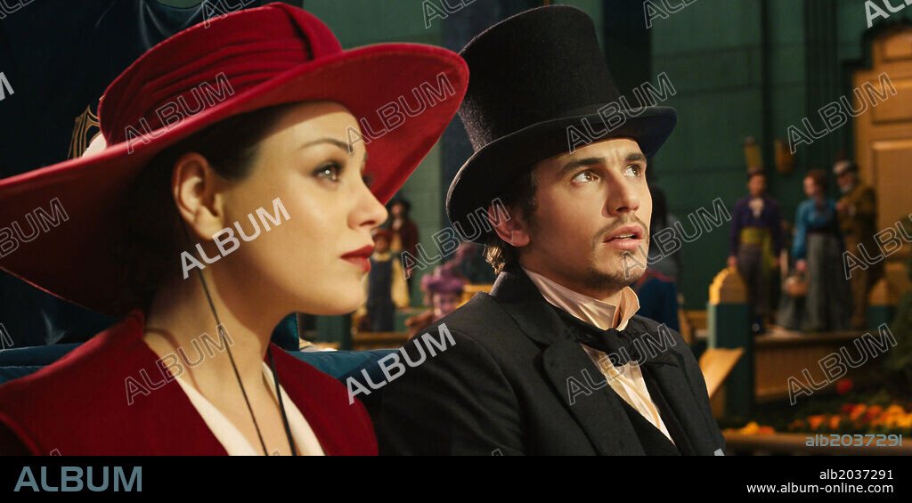 JAMES FRANCO and MILA KUNIS in OZ THE GREAT AND POWERFUL, 2013, directed by SAM RAIMI. Copyright ROTH FILMS/ WALT DISNEY PICTURES.