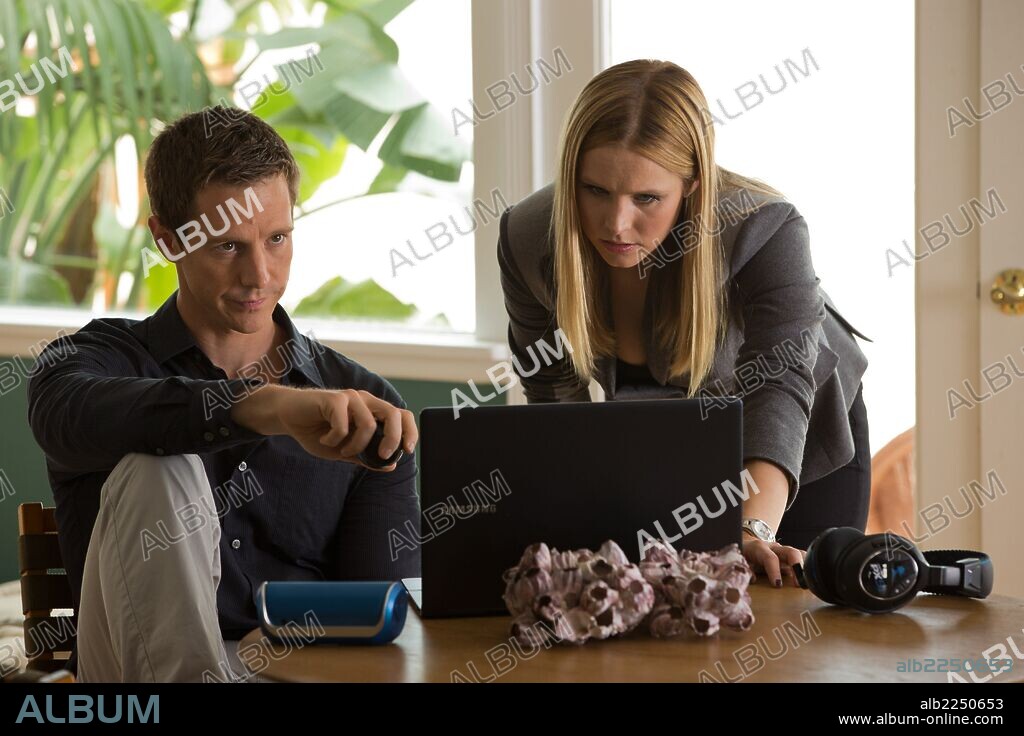 JASON DOHRING et KRISTEN BELL dans VERONICA MARS, 2014, réalisé par ROB THOMAS. Copyright WARNER BROS.