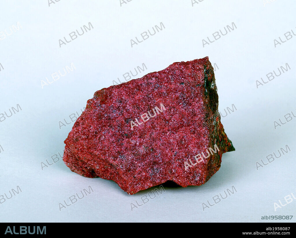 CINABRIO. Sulfuro de mercurio de color rojo bermellón, cristalizado en el sistema trigonal. Se halla pocas veces en cristales y habitualmente en masas granulares. Es el mineral más importante de mercurio. Instituto Geológico Minero. Madrid. España.