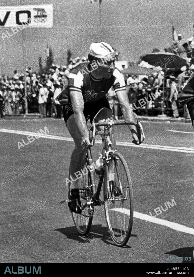 ARKIV 1960AUG. Danske cyklisten Knud Enemark Jensen på sin cykel under de olympiska sommarspelen i Rom 1960. Knud Enemark Jensen dog av värmeslag under herrarnas lagtempo 100 km 26:e augusti 1960.. Foto: EPU / SCANPIX / Kod: 193.