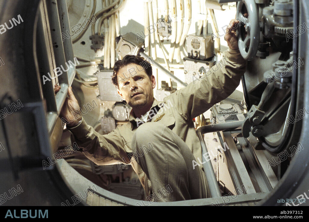 BRUCE GREENWOOD in BELOW, 2002, directed by DAVID TWOHY. Copyright DIMENSION FILMS.