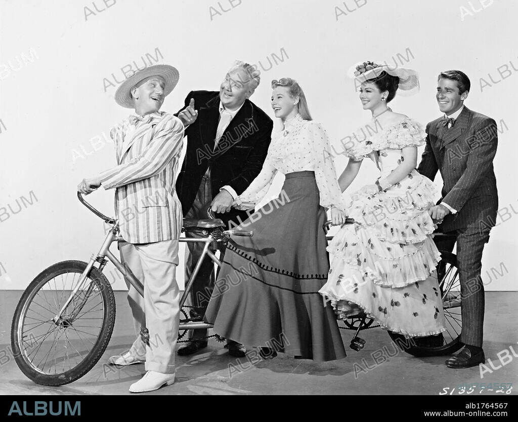 JIMMY DURANTE, JUNE ALLYSON, KATHRYN GRAYSON, LAURITZ MELCHIOR and PETER LAWFORD in TWO SISTERS FROM BOSTON, 1946, directed by HENRY KOSTER. Copyright M.G.M.