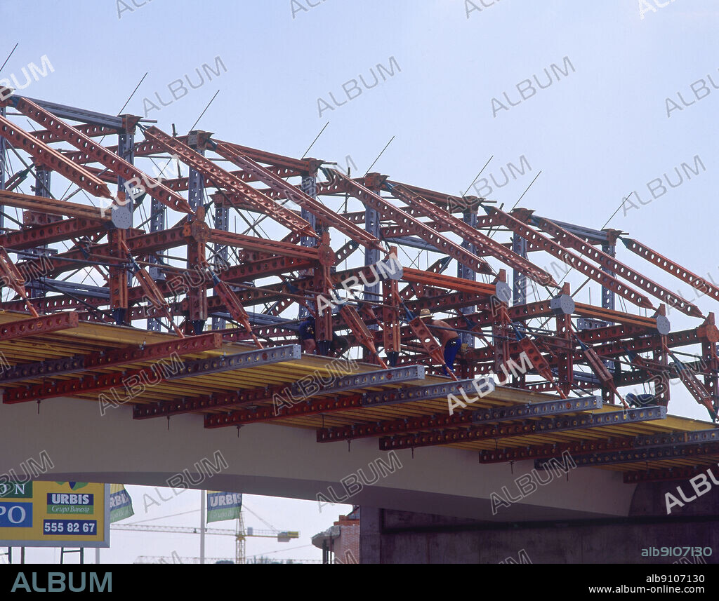 ARMAZON DE UN PUENTE EN CONSTRUCCION- CARRETERA BURGOS KM 26- NACIONAL I.