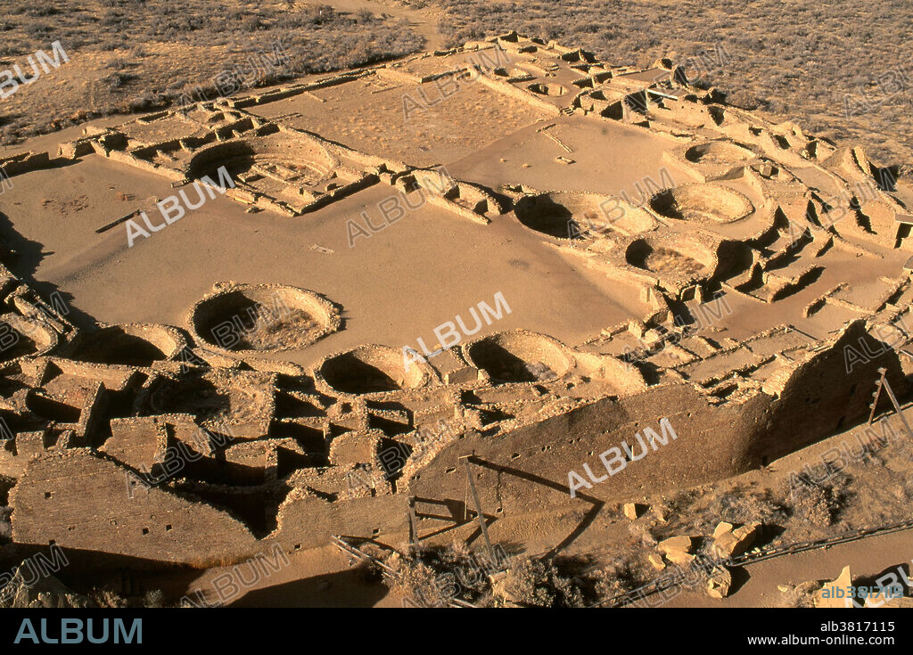 Pueblo Bonito, built by Anasazi or ancestral Pueblo people. Chaco Culture National Historical Park, New Mexico.