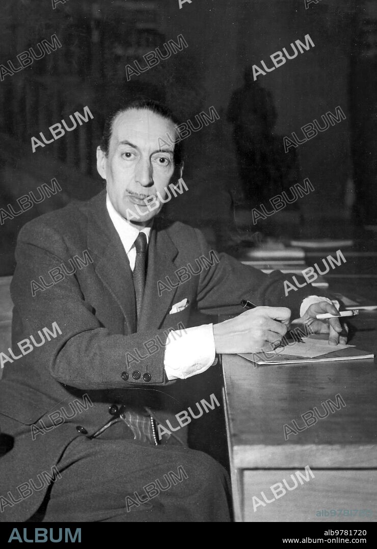 01/12/1945. Una imagen de César González ruano.