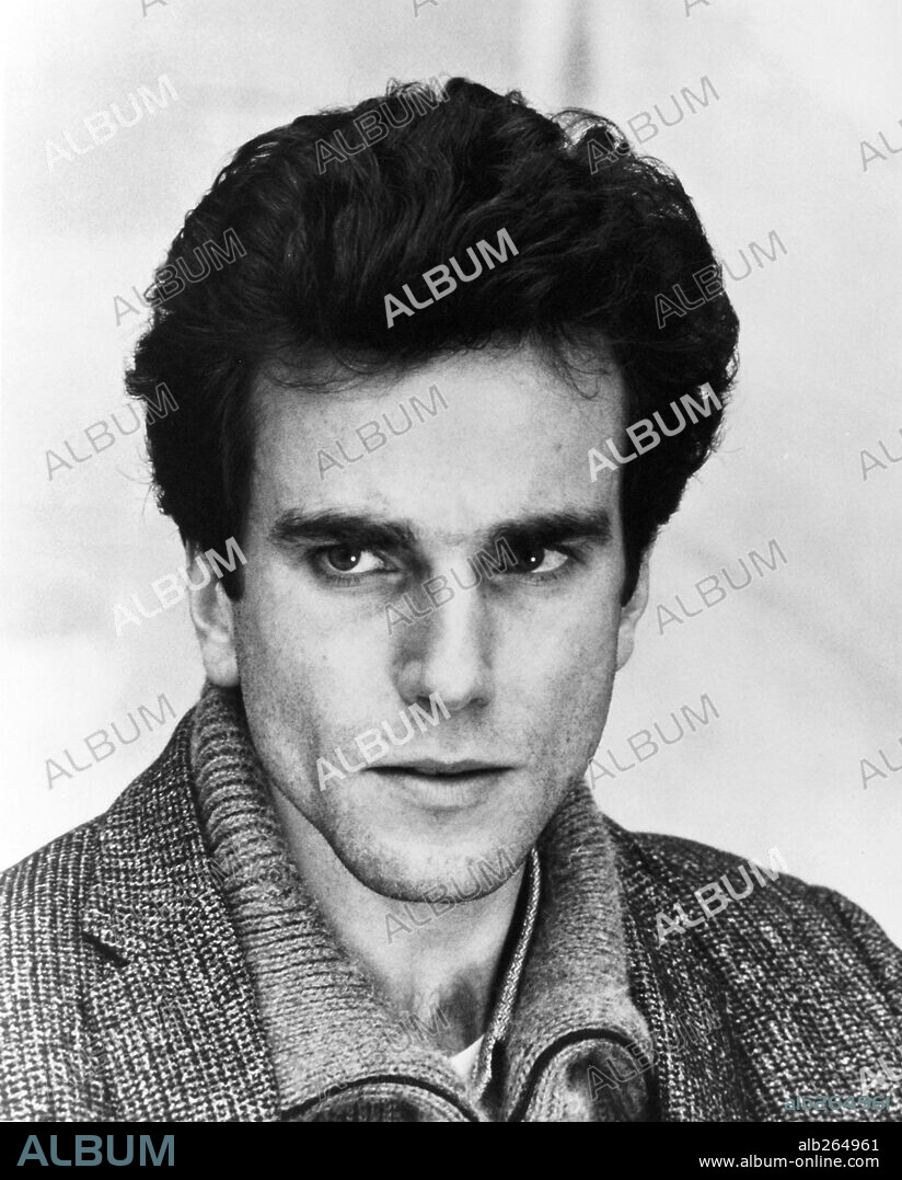 DANIEL DAY-LEWIS en INSOPORTABLE LEVEDAD DEL SER, 1988 (THE UNBEARABLE LIGHTNESS OF BEING), dirigida por PHILIP KAUFMAN. Copyright THE SAUL ZAENTZ COMPANY.