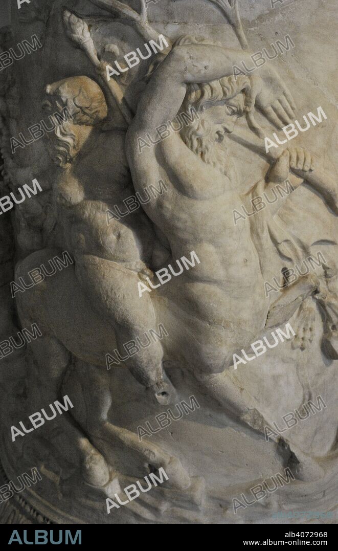 Ara dedicada al dios del vino Baco. En los relieves se representa a Baco acompañado de Hércules, Sileno y el centauro Quirón en una celebración. Detalle de Quirón. Siglo I. Mármol. Procedente de Roma (Italia). Museo Arqueológico Nacional. Madrid. España.