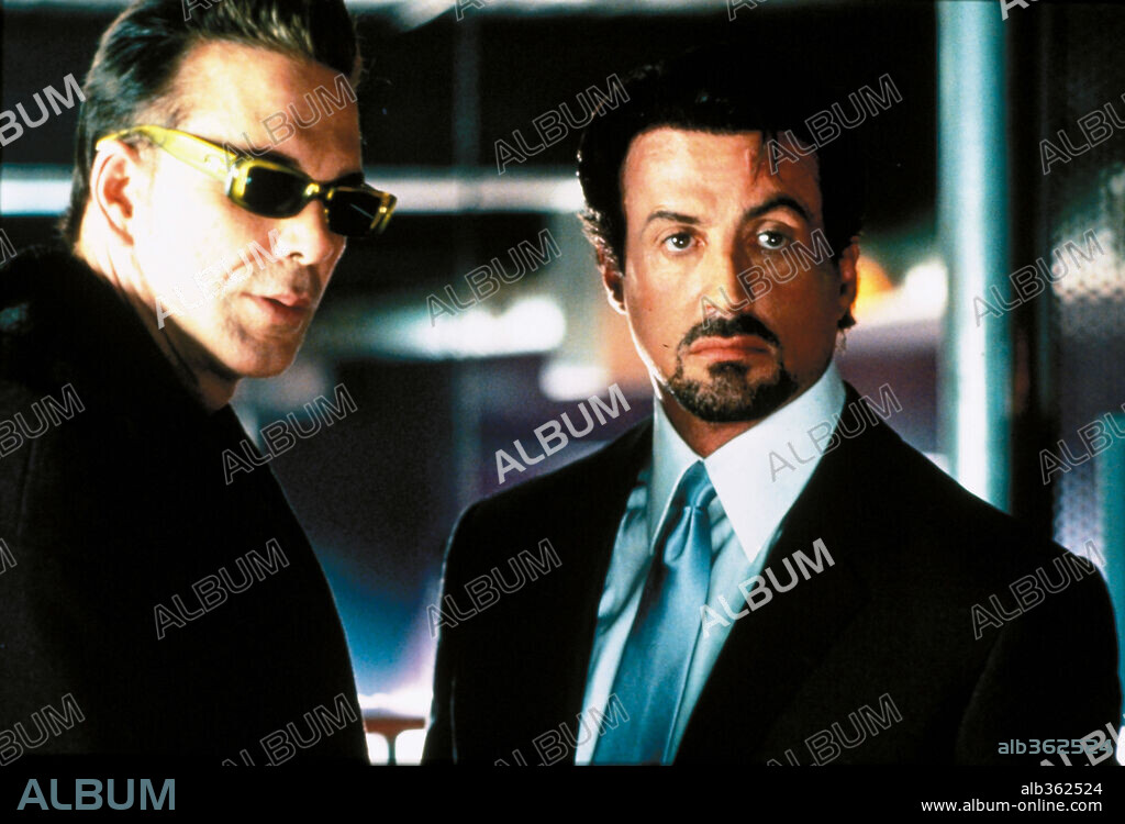 MICKEY ROURKE and SYLVESTER STALLONE in GET CARTER, 2000, directed by STEPHEN T. KAY. Copyright MORGAN CREEK / LEDERER, JOE.