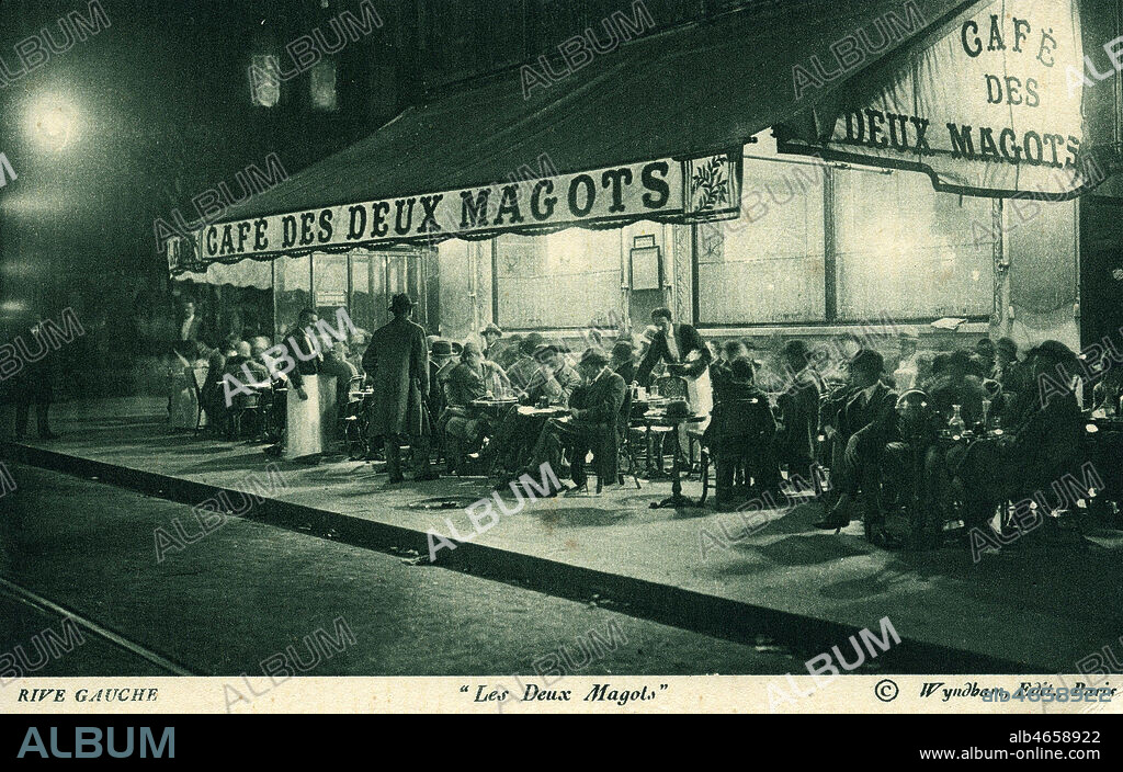 Le cage des Deux Magots a Paris, quartier de Saint Germain des Pres. Carte postale vers 1930. Credit : Collection IM/KHARBINE-TAPABOR.
