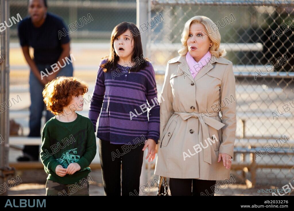 BAILEE MADISON, BETTE MIDLER and KYLE HARRISON BREITKOPF in PARENTAL GUIDANCE, 2012, directed by ANDY FICKMAN. Copyright WALDEN MEDIA.