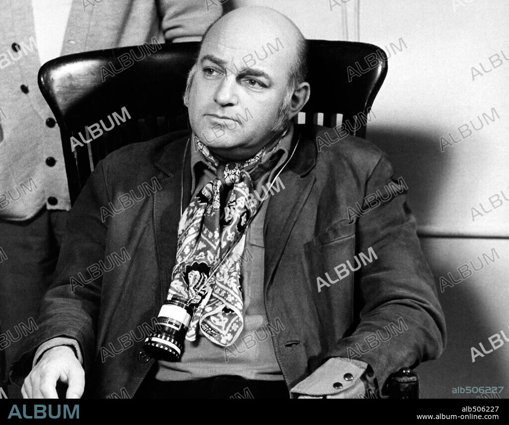 JOHN SCHLESINGER in SUNDAY, BLOODY SUNDAY, 1971, directed by JOHN SCHLESINGER. Copyright UNITED ARTISTS.