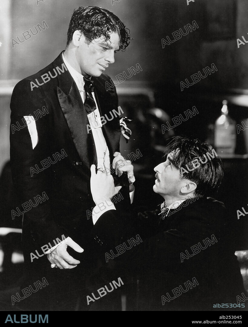 OSGOOD PERKINS and PAUL MUNI in SCARFACE, 1932, directed by HOWARD HAWKS. Copyright UNITED ARTISTS.