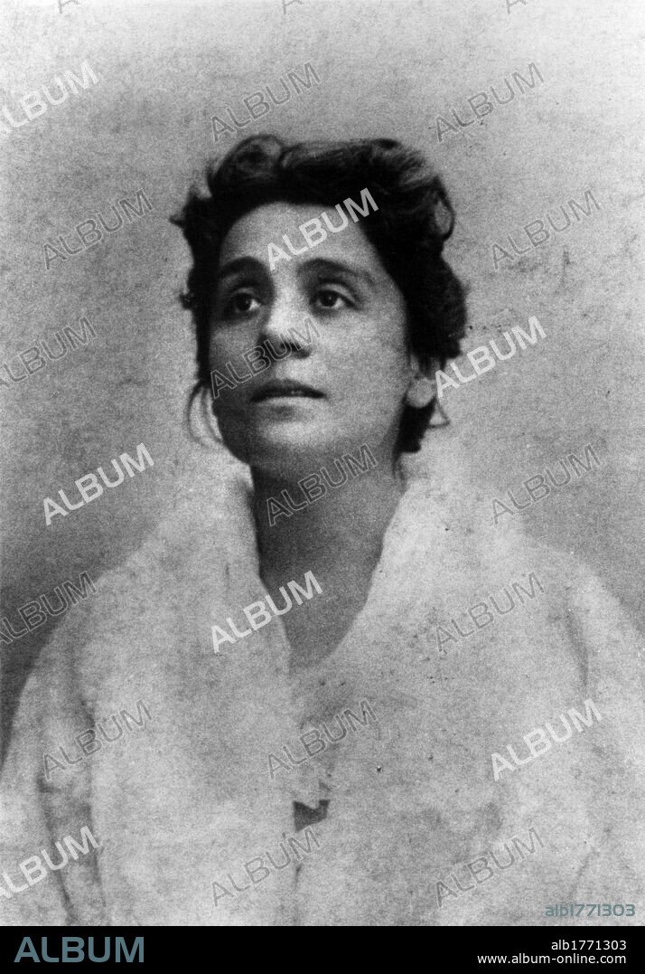 Eleonora Duse on stage. The Italian actress Eleonora Duse playing Santuzza in 'Cavalleria Rusticana' by Giovanni Verga. Italy, 1884.