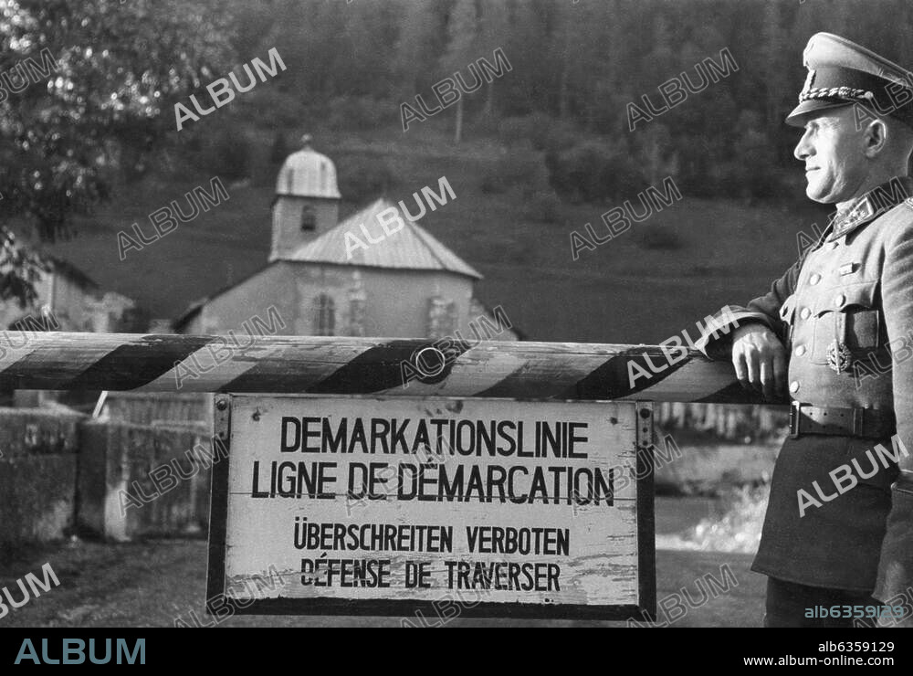 Zweiter Weltkrieg / Frankreich.-Demarkationslinie zwischen der militärisch besetzten Nordzone und Vichy-Frankreich (gemäß dem dt.franz. Waffenstillstand von Compiègne vom 22. Juni 1940): Schlagbaum mit zweisprachigem Schild.-Foto, undat.